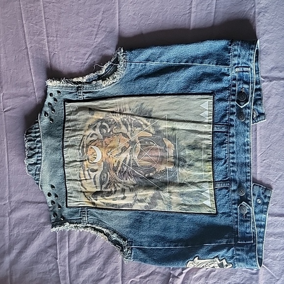 Drop Dead size Large studded denim vest - Picture 2 of 5